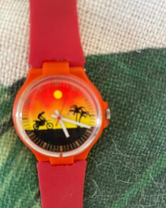 Orologio con moto, palma e tramonto