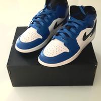 Scarpe Nike "Air Jordan 1 Mid blu e bianche