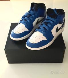 Scarpe Nike "Air Jordan 1 Mid blu e bianche