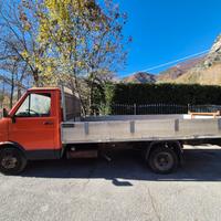 Autocarro per trasporto con cassone