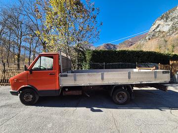 Autocarro per trasporto con cassone