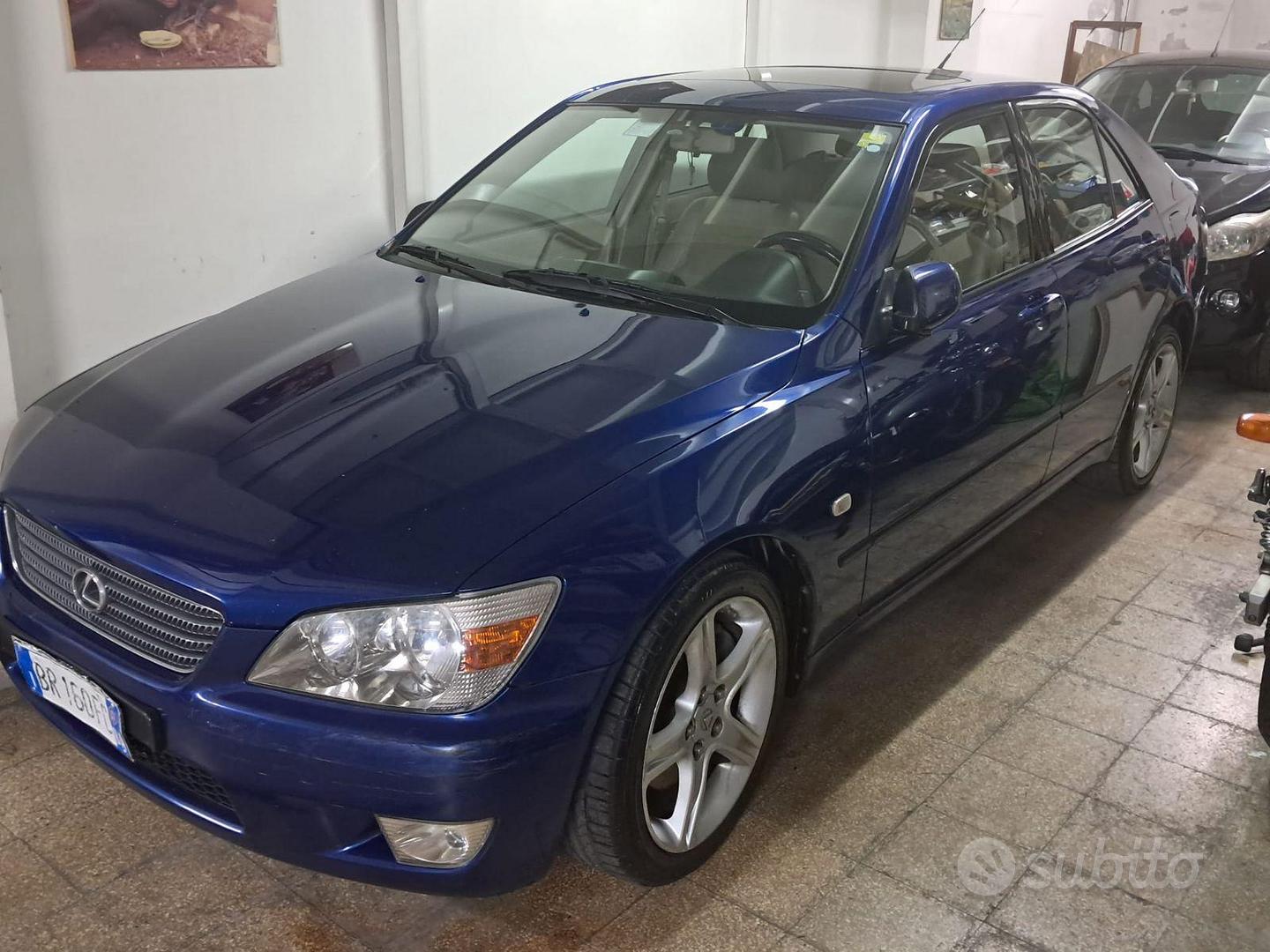 Lexus Is 2001 photo 2