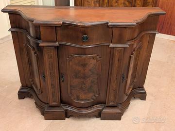 Credenza madia sagomata in stile rustico