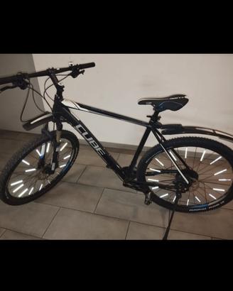 Bicicletta Cube