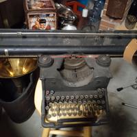 Macchina da scrivere d'epoca Olivetti M40