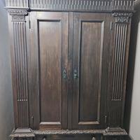 armadio in legno. 