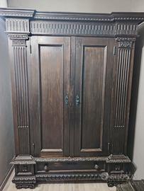 armadio in legno. 