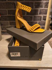 sandali gialli nr 40