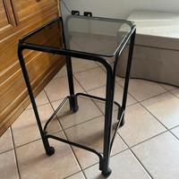 Mobiletto vetri per casa