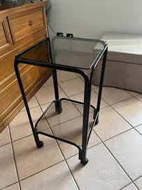 Mobiletto vetri per casa