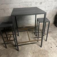 Tavolo alto vermobil con sgabelli