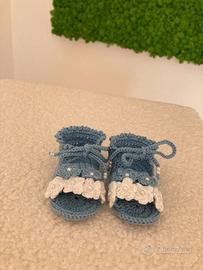 Sandali da neonato lavorazione uncinetto a mano