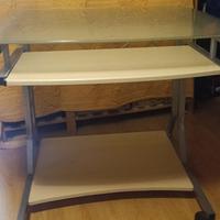 carrello scrivania per computer