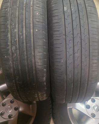 Gomme con cerchi 215/65 R16 e accessori vari