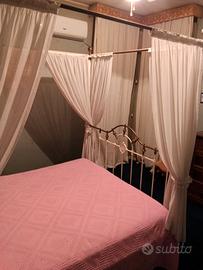 Letto a baldacchino