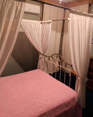 Letto a baldacchino
