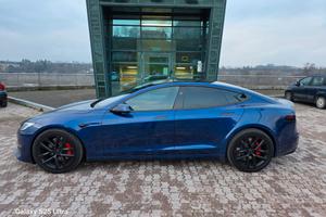 Model S Plaid 1020cv corrente gratis a vita ritiro