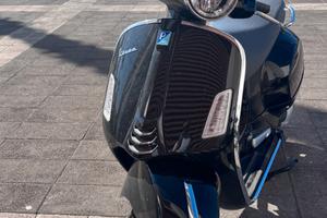 Piaggio Vespa 300 GTS hpe | Compresa di RCA