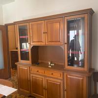 Credenza in legno lavorato