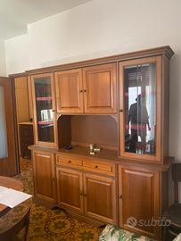 Credenza in legno lavorato