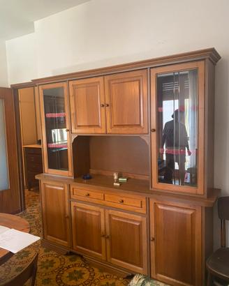 Credenza in legno lavorato