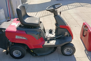 Trattorino taglia erba