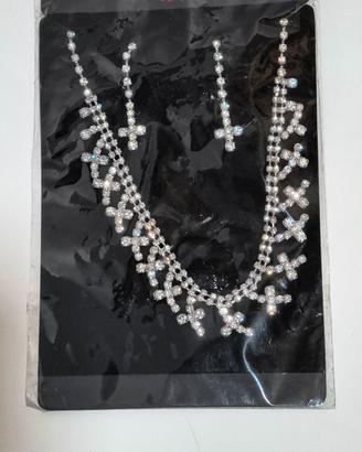 Elegante parure di bigiotteria composta da collana