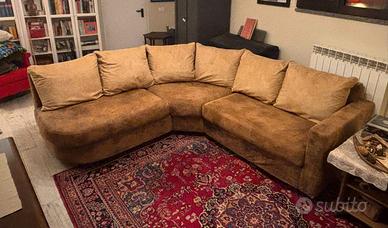 Divano angolare artigianale in similpelle