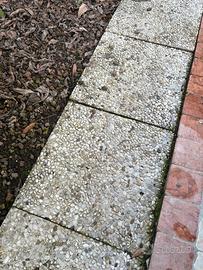 Lastre di cemento in ghiaino lavato bianco e nero