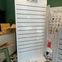Pannello espositore dogato a gondola con ganci