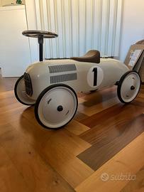 Macchinina cavalcabile Vilac