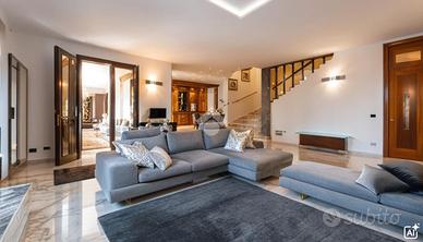 VILLA SINGOLA A REGGIO NELL'EMILIA