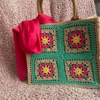 Borsa donna lavorata  interamente a mano (nuova)