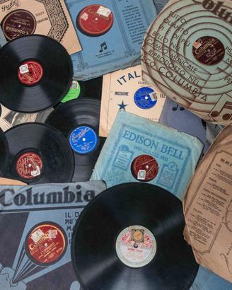 Radio giradischi anni '50 e dischi storici