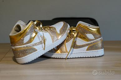Jordan 1 mid SE strass e oro