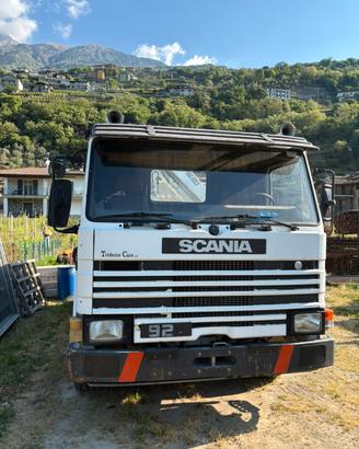 Scania 92H ribaltabile con gru