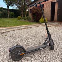 Monopattino elettrico F2 Plus Ninebot
