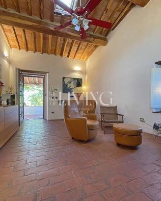 Rustico / Casale di 426 m² con più di 5 locali e b