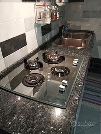 Piano cucina completo di elettrodomestici