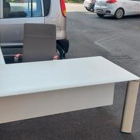 scrivania per ufficio