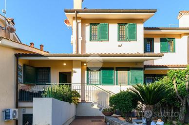 VILLA A SCHIERA A ROMA