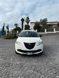 lancia ypsilon 1.2 benzina anno 2015 
