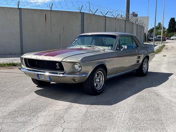Ford Mustang Beige