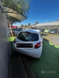 Peugeot 208 1.4 e-HDi 68 CV S&S robotizzato 5 port