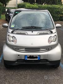 SMART FORTWO IDEALE E COMODA PER LA CITTA'