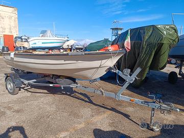 Carrello omologato, motore Yamaha 9.9 e barca Elan
