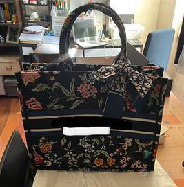 Tote bag nera in tessuto decorato