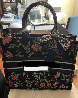 Tote bag nera in tessuto decorato