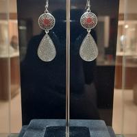 orecchini in resina con pendente a goccia