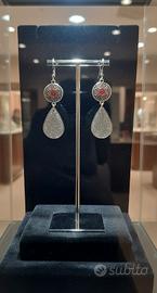 orecchini in resina con pendente a goccia